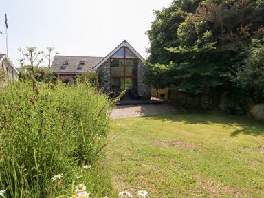 A house with a garden and pathway at Shepherd Oak in Upwey near Weymouth