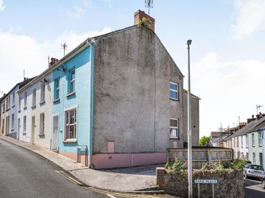 A row of terraced houses on a street corner with street signs for Park Terrace and Park Place at Dringarth in Tenby