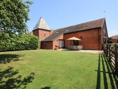 A house with a garden and patio seating area at The Wainhouse Bockleton near Tenbury Wells