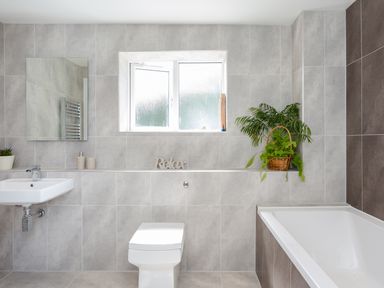 A bathroom with a bathtub a toilet a sink and plants at Lake View in Kingsand and Cawsand