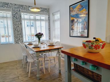 A dining room with a table and chairs at Crab Cottage in Ilfracombe