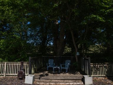 An outdoor area with two chairs and a fire pit at The Snug in Longtown