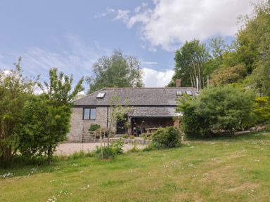 A house with garden and trees at Pottery Barn in Branscombe