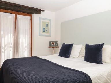 A bedroom with a bed and lamp at Mixit Cottage in Kingsbridge