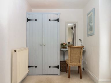 A dressing room with a desk and a mirror at Mixit Cottage in Kingsbridge
