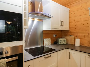 A kitchen with oven and cooktop at Oak Lodge Pennington near Ulverston