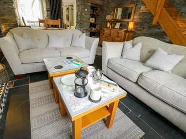 A living room with sofas and a coffee table at Garreg Ddu in Blaenau Ffestiniog