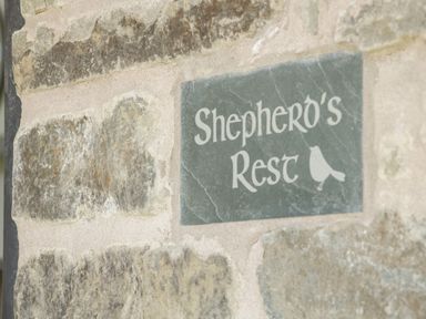 A stone wall with a plaque reading Shepherd's Rest and a bird illustration at Shepherd's Rest in Montgomery