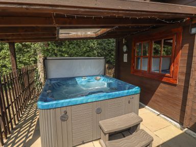 A hot tub in an outdoor area at Tythe Lodge – Hot Tub Retreat in Rural Lincolnshire | Family-Friendly Lodge Near Heckington