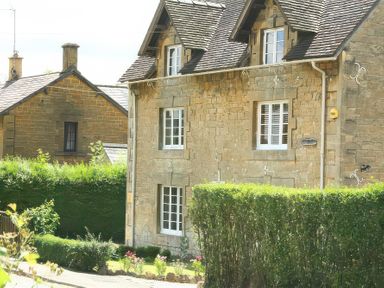 Stone house with windows and roof beside garden at Elm View Chipping Campden