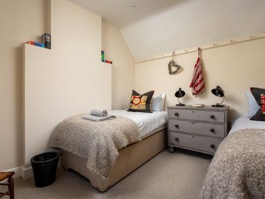 A bedroom with two single beds a chest of drawers and lamps at Orchard House in Stow-On-The-Wold