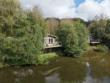 A wooden cabin by the water at 2 Water's Edge in Lanreath