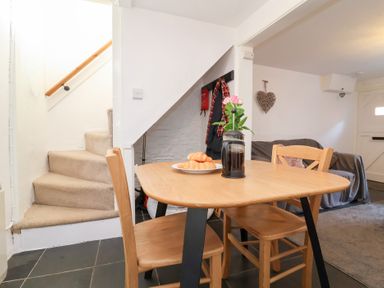 A dining area with a table and chairs at Willets Cottage in Appledore