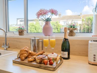 A kitchen with pastries and drinks on a table at Chi An Mor in Porth