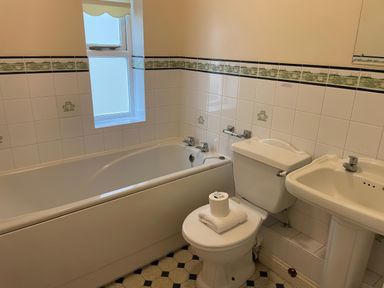 A bathroom with a bathtub, toilet, and sink at Mutiny House in Brewers Quay Harbour