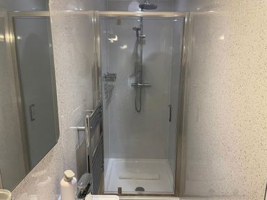 A shower with a glass enclosure in Safe Harbour at Brewers Quay harbour