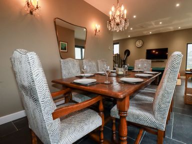A dining room with a table and chairs at Postcard Lodge in Polruan