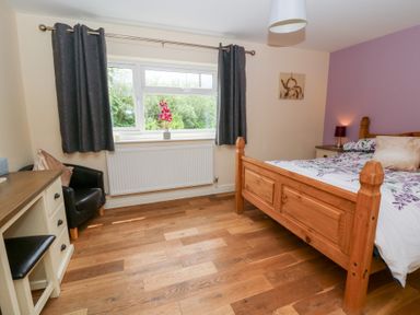 A bedroom with a bed and desk at New Peny in Llandrindod Wells