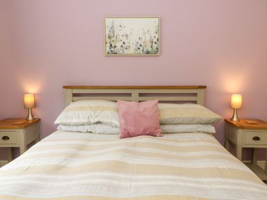 A bedroom with a bed and bedside tables at New Peny in Llandrindod Wells
