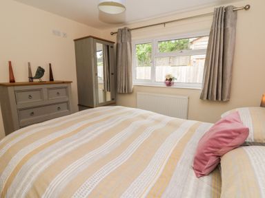 A bedroom with a bed and dresser at New Peny in Llandrindod Wells
