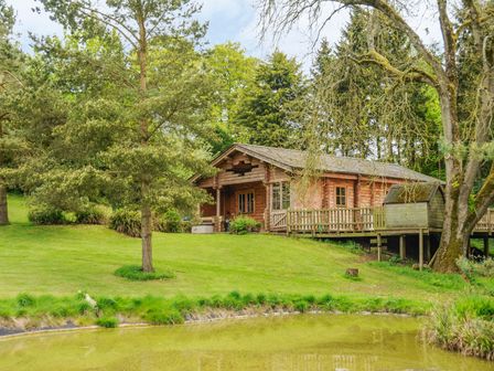 Log Cabins Cotswolds Log Cabin Holidays Cotswolds Manor Cottages