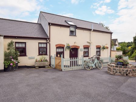 Holiday Cottages In Lympstone East Devon