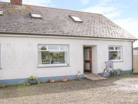 Stone-built, thatched cottage near the village of Cootehill, County Cavan. Cootehill 4.5 miles. An Maide Ban - North Ireland - 24897 - photo 1 Three bedrooms: 1 x family room with 1 double and 2 singles, 1 x family room with 1 double Sorry, no pets and no smoking Shop and pub s walk Note: Max 6 adults. An Maide Ban | Cootehill, County Cavan | Cootehill | Self