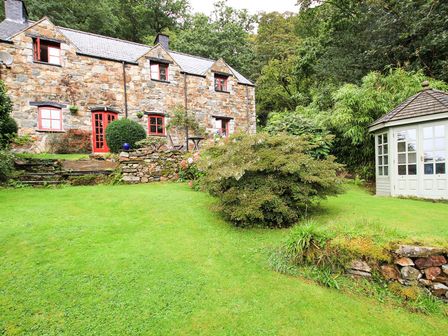 Dog Friendly Cottages In Snowdonia North Wales Menai Holidays