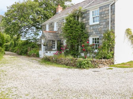 Self Catering Holiday Cottages To Rent Near Rock In Cornwall