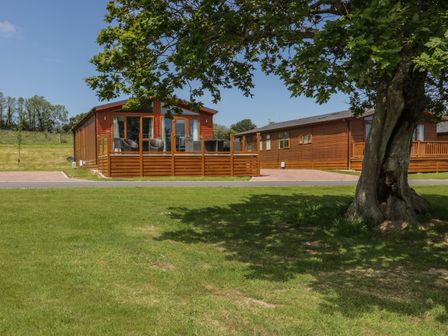 Log Cabins Lodges In Newquay Holiday Lodges To Rent In Newquay