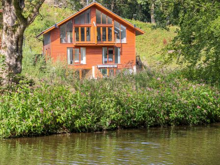 Log Cabins With Hot Tubs Uk Holiday Lodge Hot Tub Breaks Sykes