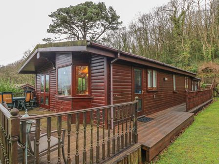 Large Log Cabins Rent Big Self Catering Lodges For Groups