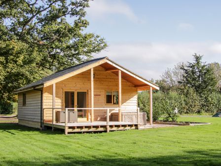 Log Cabins With Hot Tubs Uk Holiday Lodge Hot Tub Breaks Sykes