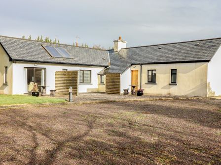 Rock Road House is set in Killarney, 1.7 km from St Marys Cathedral, and Rock Road, Killarney, Ireland Excellent location - show map Property keys are available for pick up in town centre, details provided on confirmation of booking. Holiday home Rock Road House, Killarney, Ireland - Booking