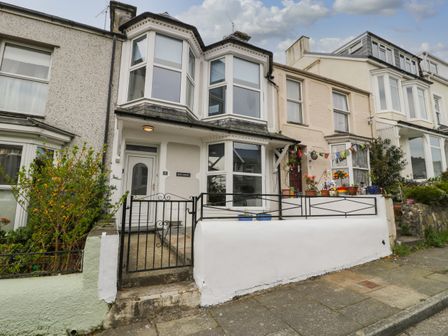 The exterior of a terraced house with a small front yard and a gate at Bryn Derfel in Borth-y-Gest near Porthmadog