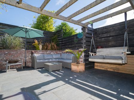 An outdoor patio with seating and plants at Garden View Apartment in Kingsbridge