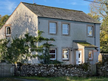 A house with windows and a door in Maulds Meaburn