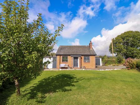 A house with a garden and tree at Bethania in Cefn Coch near Llanrhaeadr-Ym-Mochnant