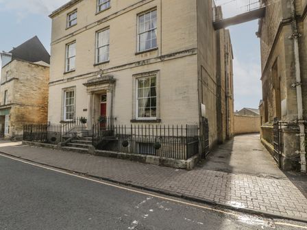 A building exterior with a red door and windows at Dollar Ward House Basement Cirencester