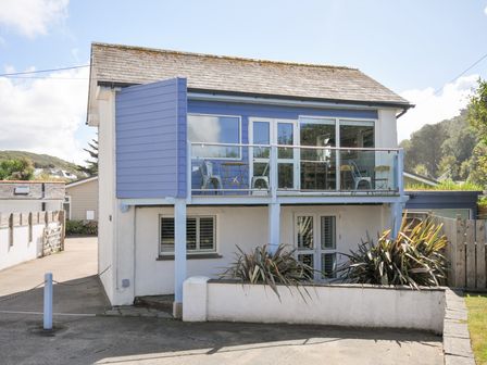 A house with a balcony and deck chairs at Beachside in Polzeath