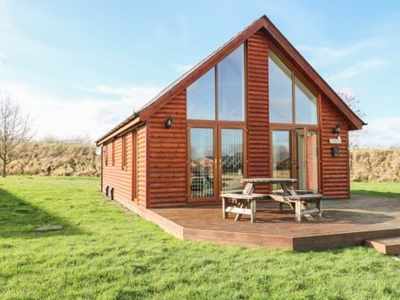 Cheap Log Cabin Breaks Uk Lodge Holidays Getaways Sykes Cottages