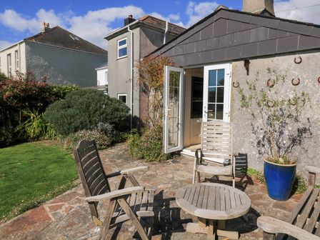 A garden with wooden furniture and plants at Wayside near Kingsbridge