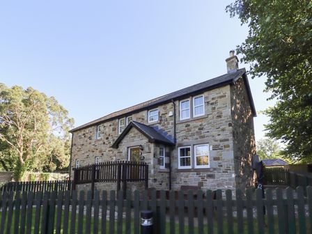 A house with stone exterior and fence at Pippin in Lucker