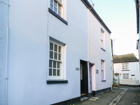 A narrow street with white buildings and windows in Appledore