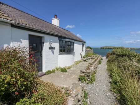 A house with a pathway and garden at Bwthyn Y Swnt in Moelfre