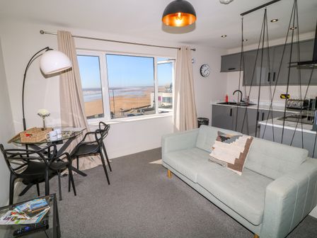 Apt 8 @ Hunter's Quay