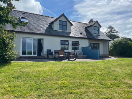 A house with patio furniture at Bryn Tawel in Eglwyswrw
