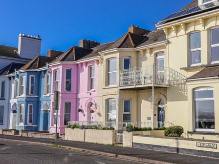 A row of colorful houses with a balcony at Sea Lovers in Exmouth