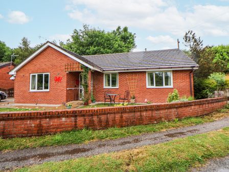 A house with a garden and patio furniture at 2 Mountain View in Chirk