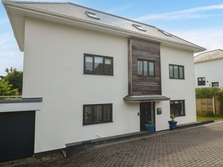 A house with multiple windows and a driveway at Miramar in St. Ives